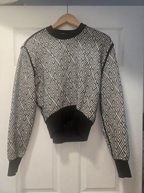 Versace_Black & White Geometric Knit Sweater